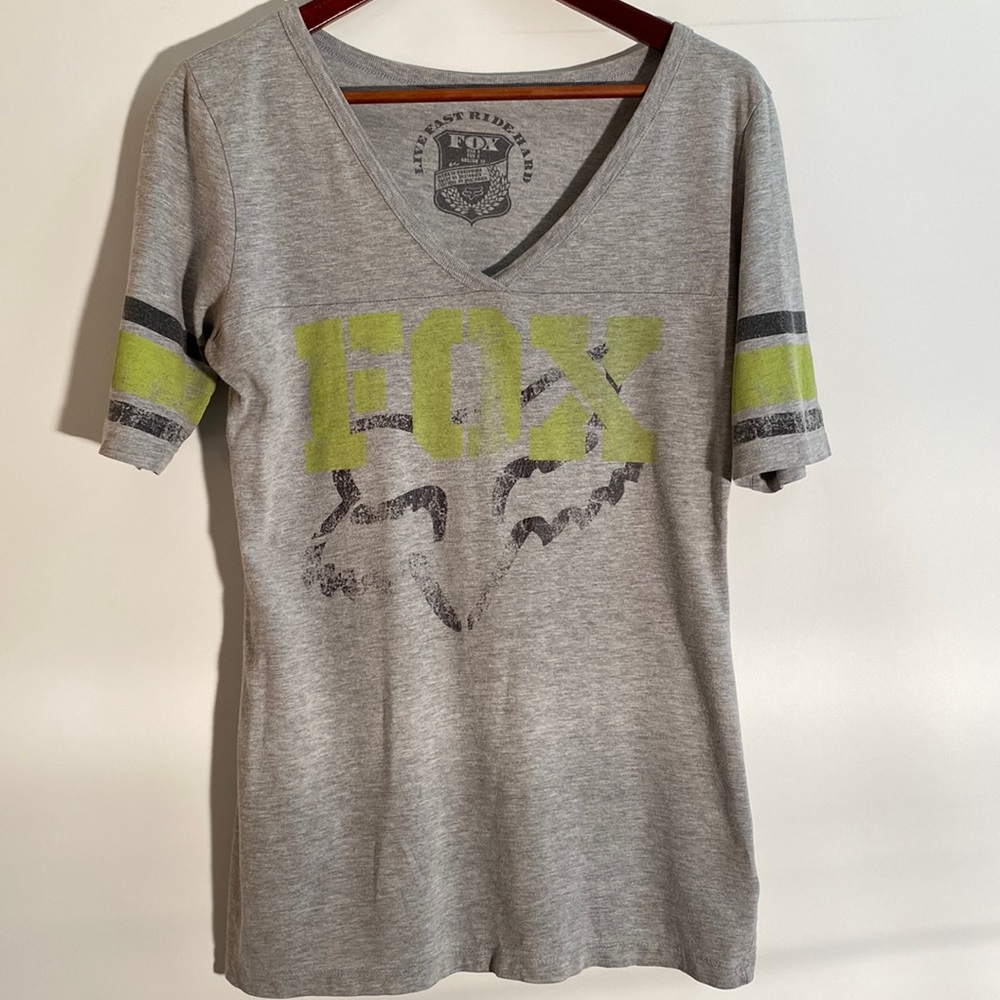 FOX - Ladies football v-neck tee. Size L
